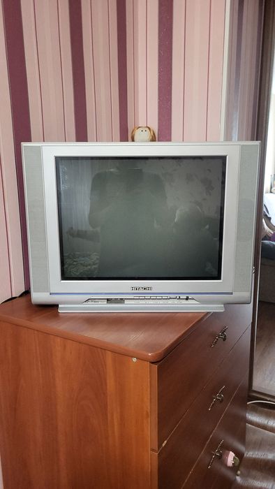 Телевизор Hitachi в комплекте с тюнером Т-2