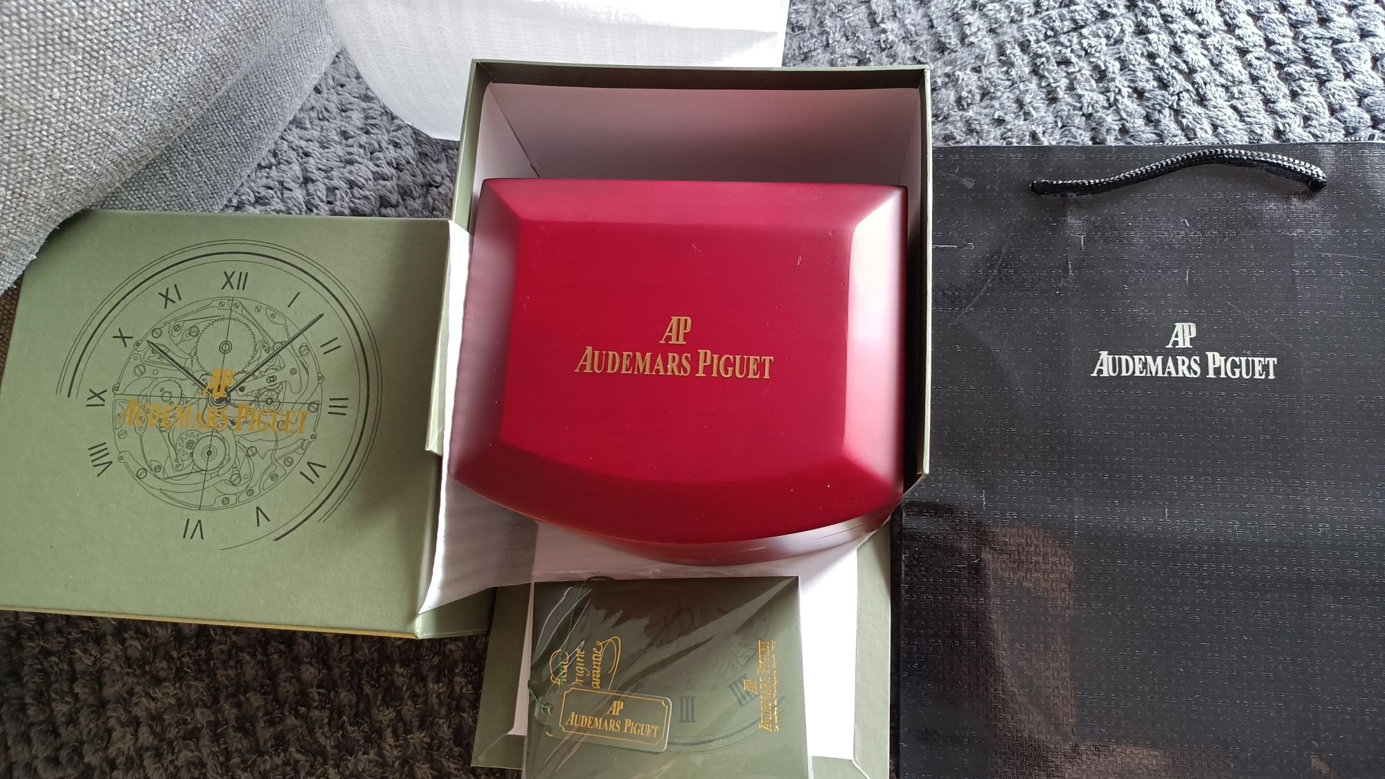 AP eleganckie pudełko na zegarek plus dodatki książeczki torebka