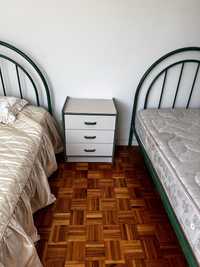 Quarto com camas individuais