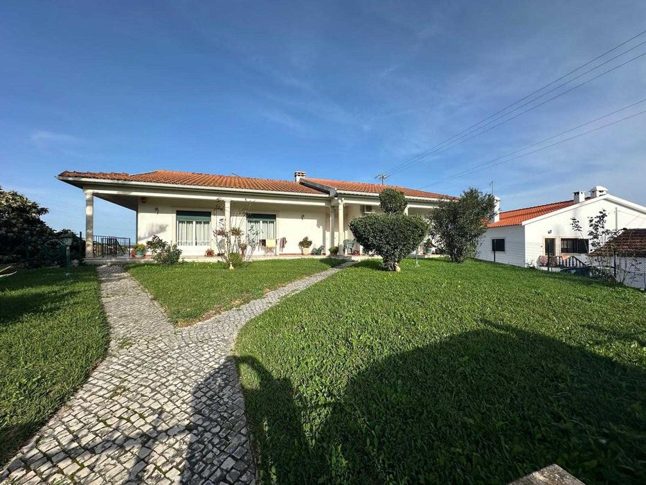 3 moradias + adega+ vinha+terrenos 5 armazens:  SANTAREM