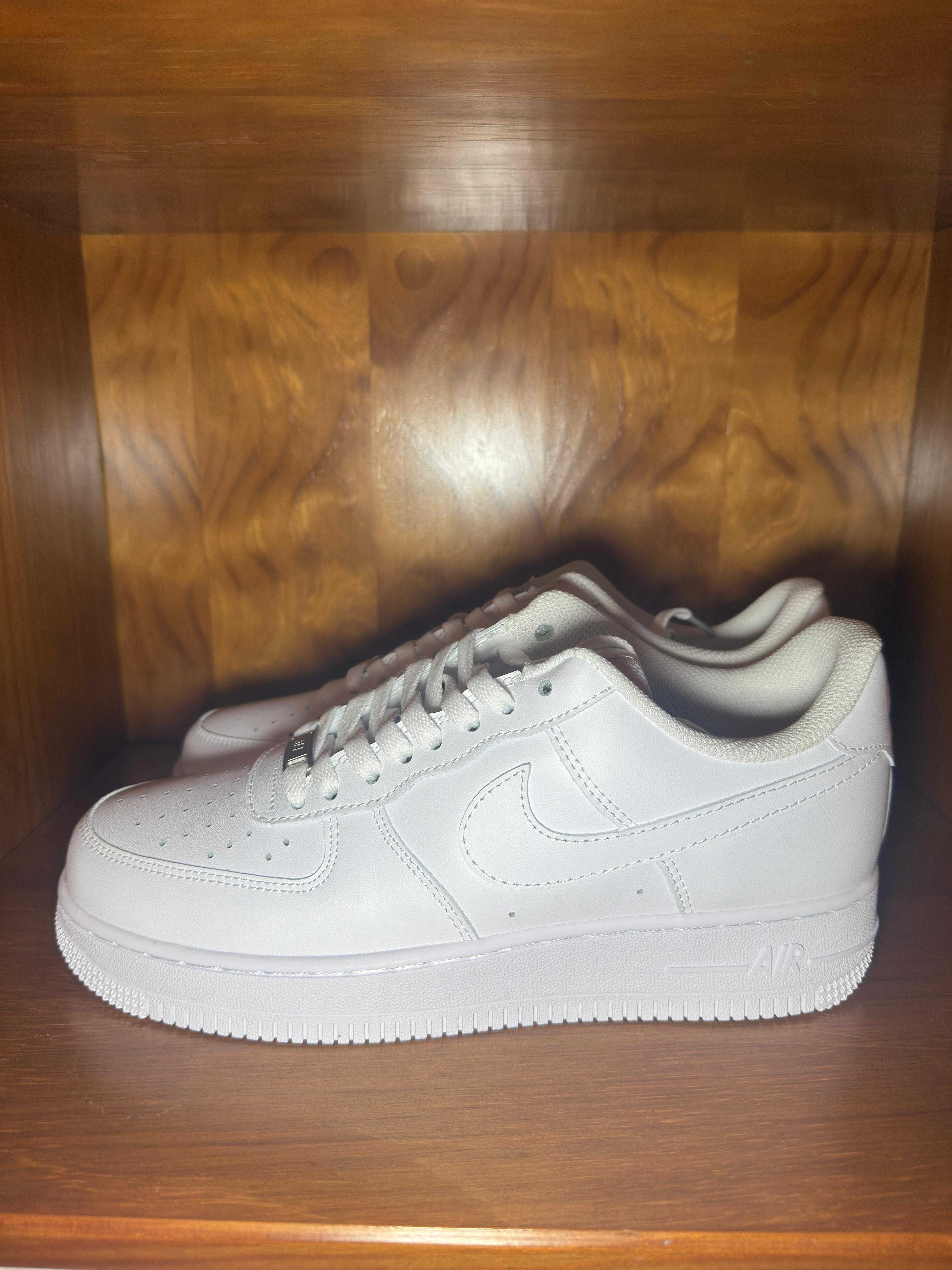 Nike Air Force brancos com caixa e novos