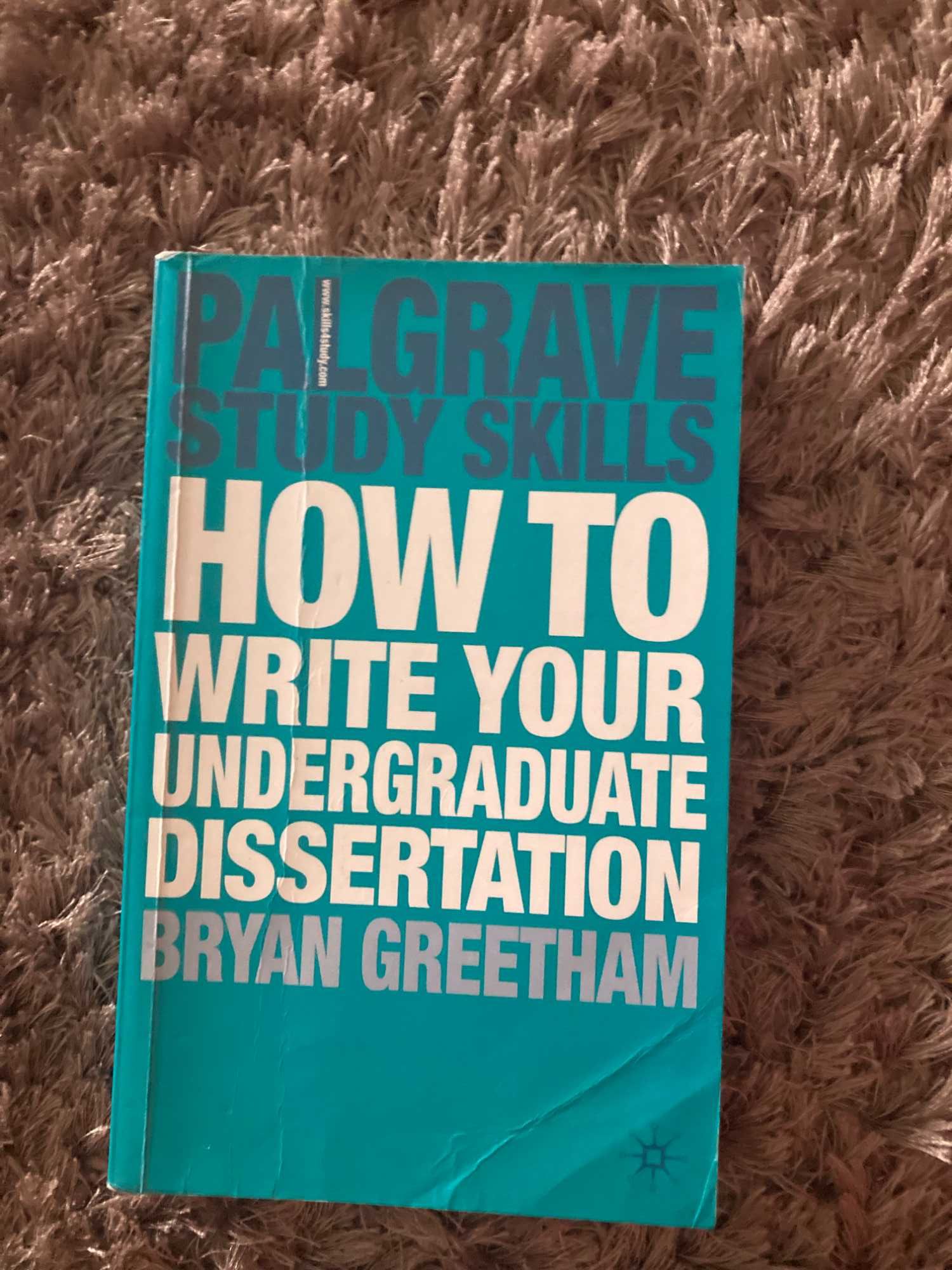 How to write your undergraduate dissertation  ( PALGRAVE STUDY SKILLS)