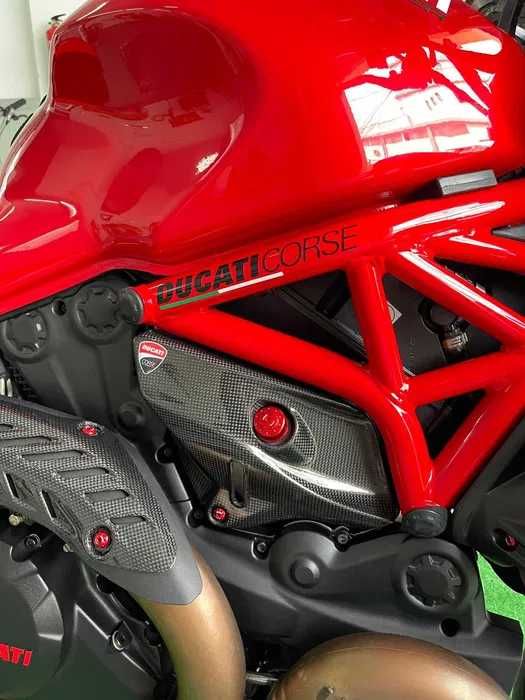 Ducati Monster 1200R, como nova!!muitos extras.