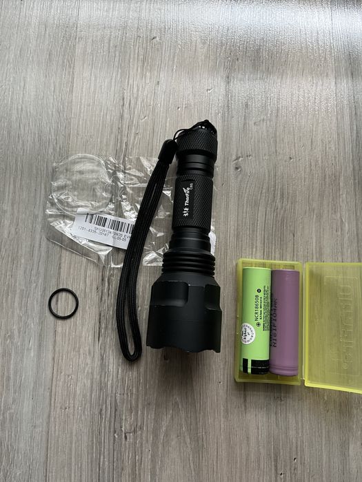 Latarka szperacz ThorFire C8