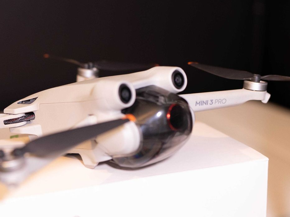 Dron DJI Mini 3 pro FLY MORE COMBO z aparaturą RC.