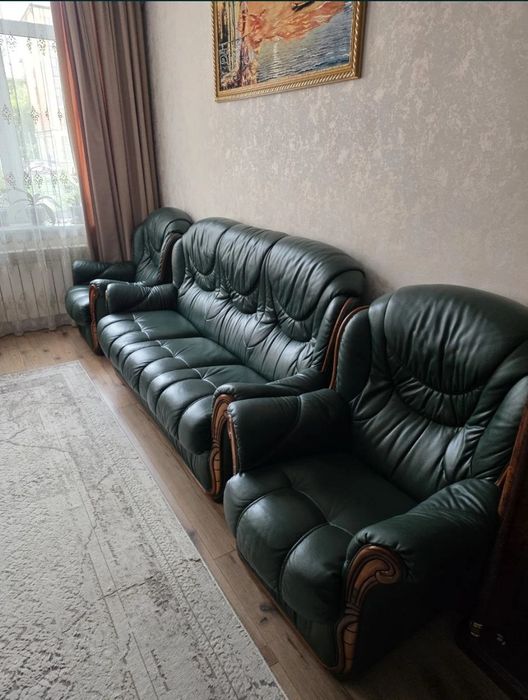 Продам диван с креслами кожаные