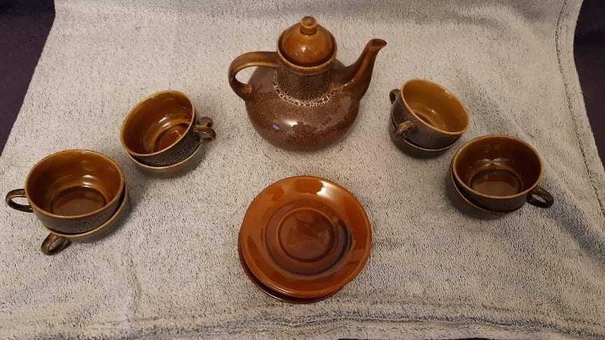 Dzbanek Nefryt Mirostowice plus 8 filiżanek i 6 talerzyków. PRL.