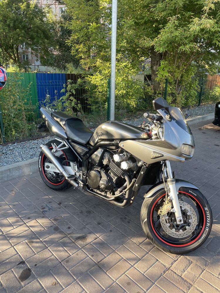 Продам свой мотоцикл Yamaha fz 600