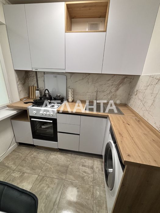 Черемушки. Продам 2 ком.квартиру с ремонтом.Средний этаж/Филатова