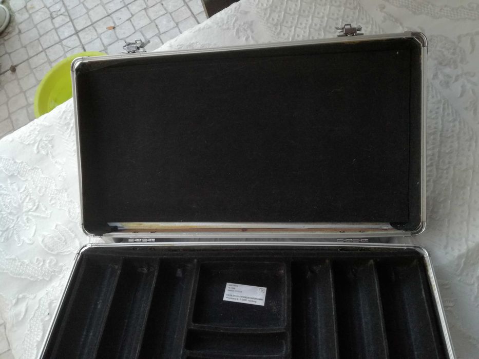 Mala rígida de plástico para maquilhagem ou jóias