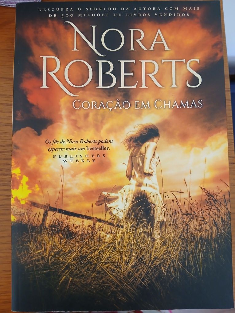 Livro Coração em Chamas - Nora Roberts