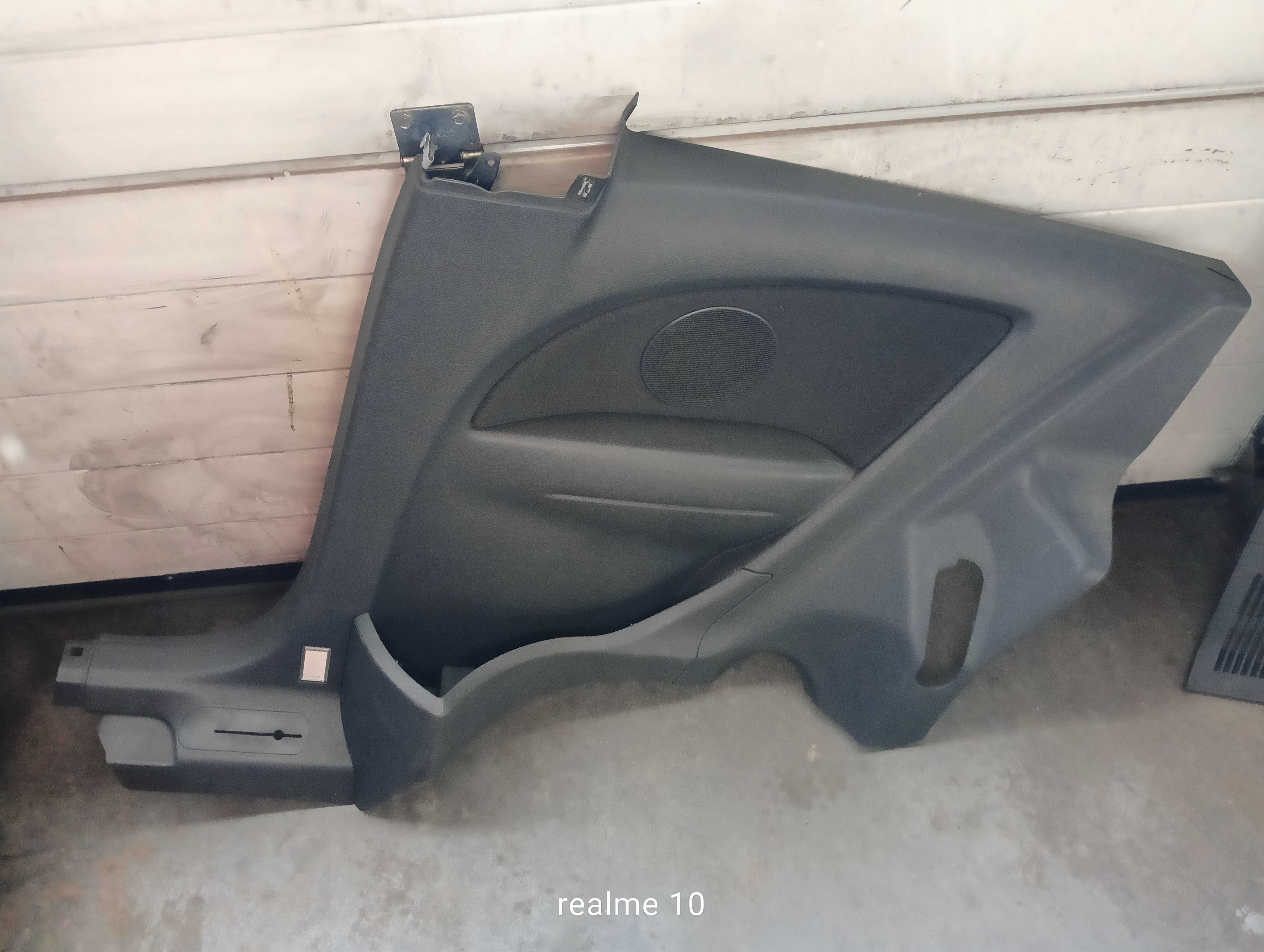 Boczek prawy tył Opel Corsa D 3d