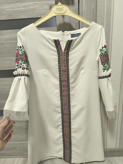 Вишита сукня святкова біла