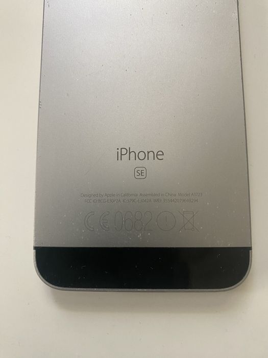 Apple Iphone SE 64gb чистий icloud
