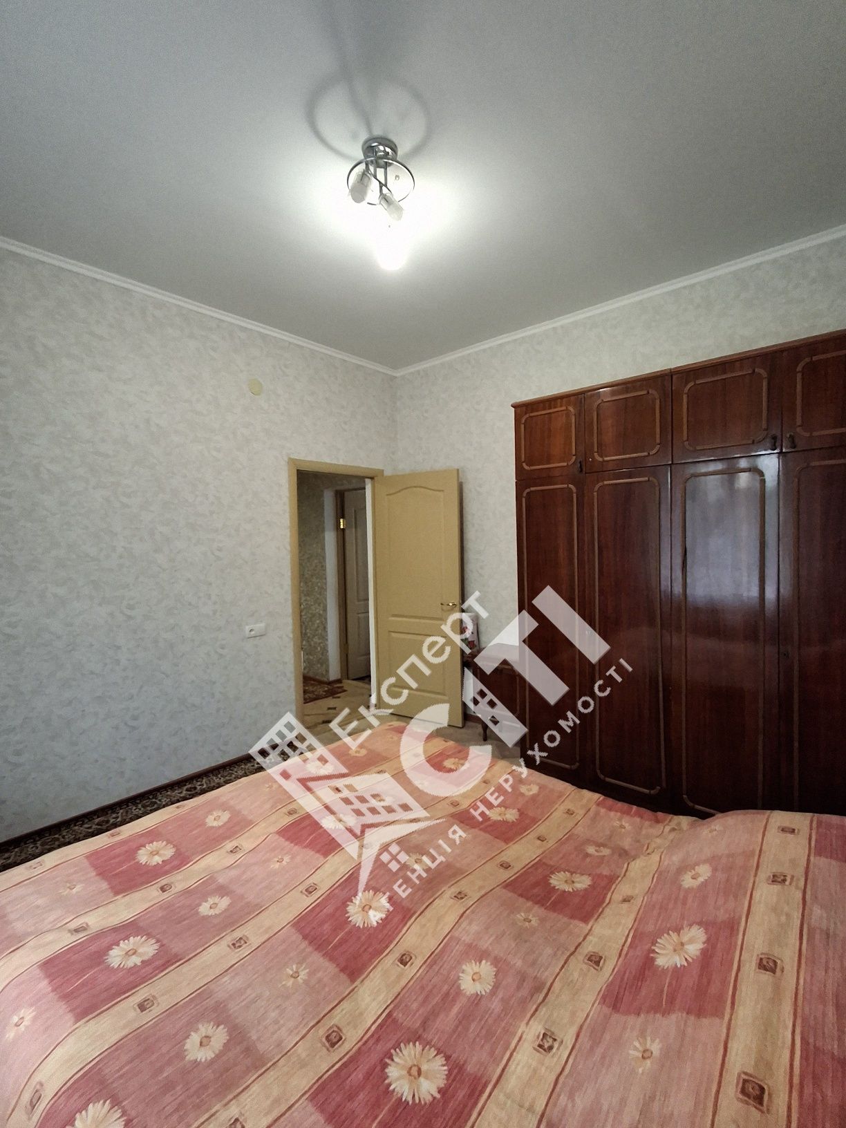 Добротний будинок. Поряд мкрн. Зарічний.