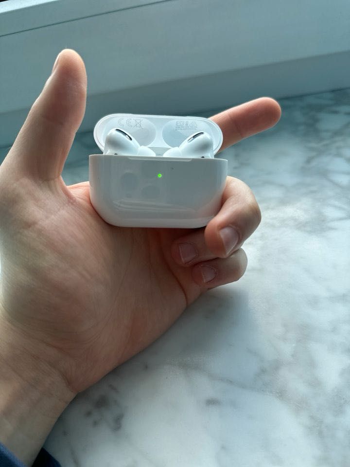 Продам навушники Airpods Pro 1 в дуже доброму стані