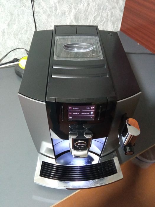 Продам кавомашину Jura E8