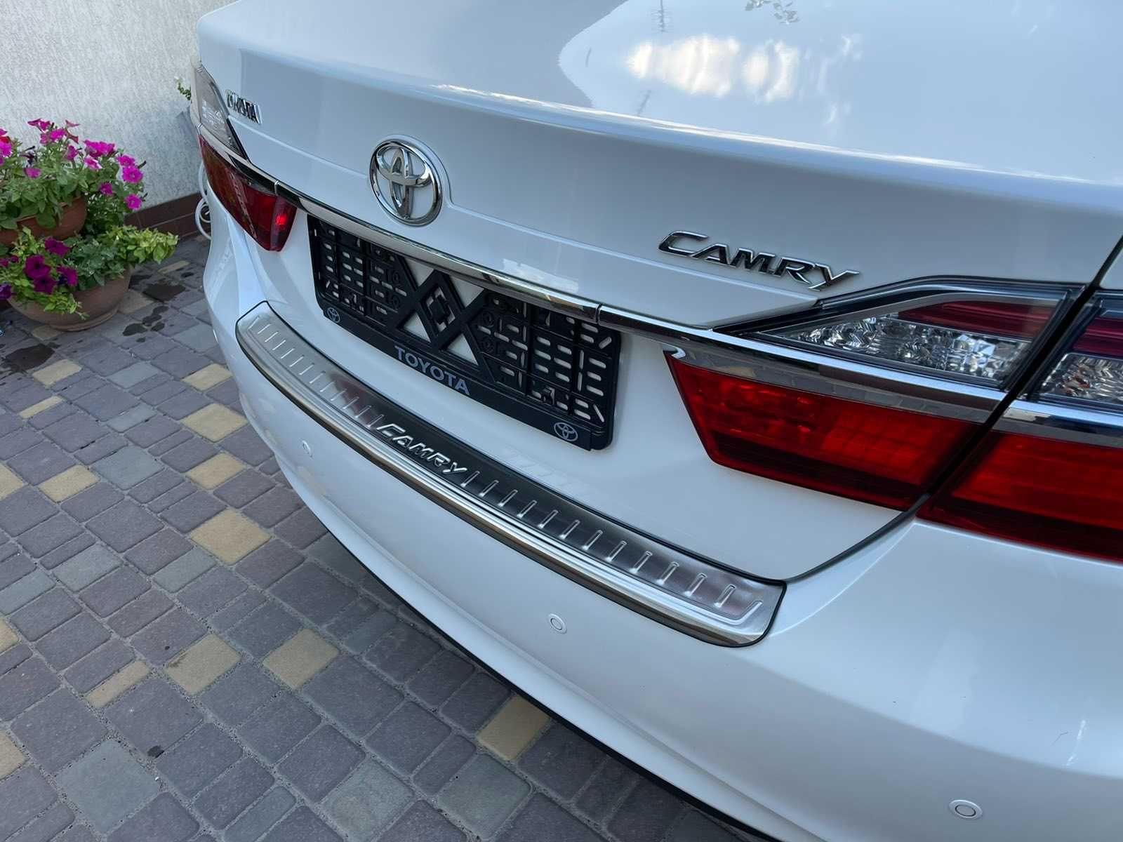 Хром накладка на задний бампер Тойоту Камри Toyota Camry 55 14-17