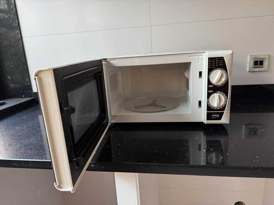 Micro ondas ,FairLine como novo