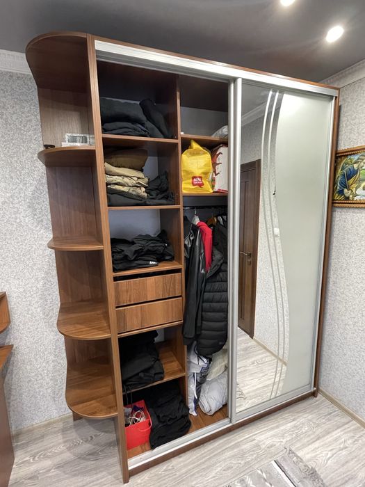 Шафа купе,як нова.