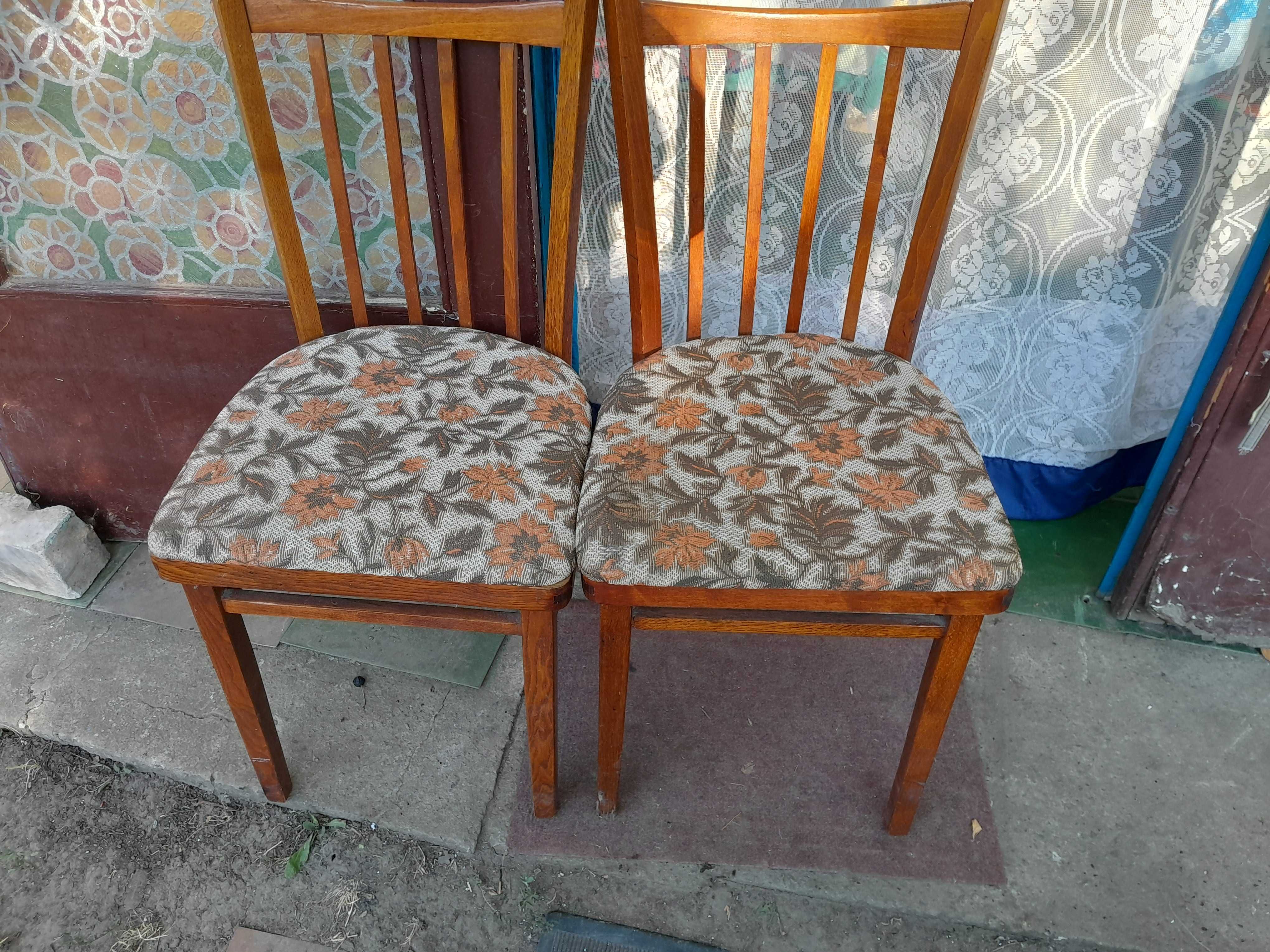 Продам два стула