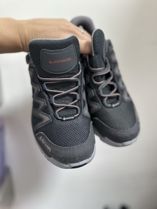 Кросівки жіночі трекінгові Lowa ношені , 39.5, 25.5 см устілка