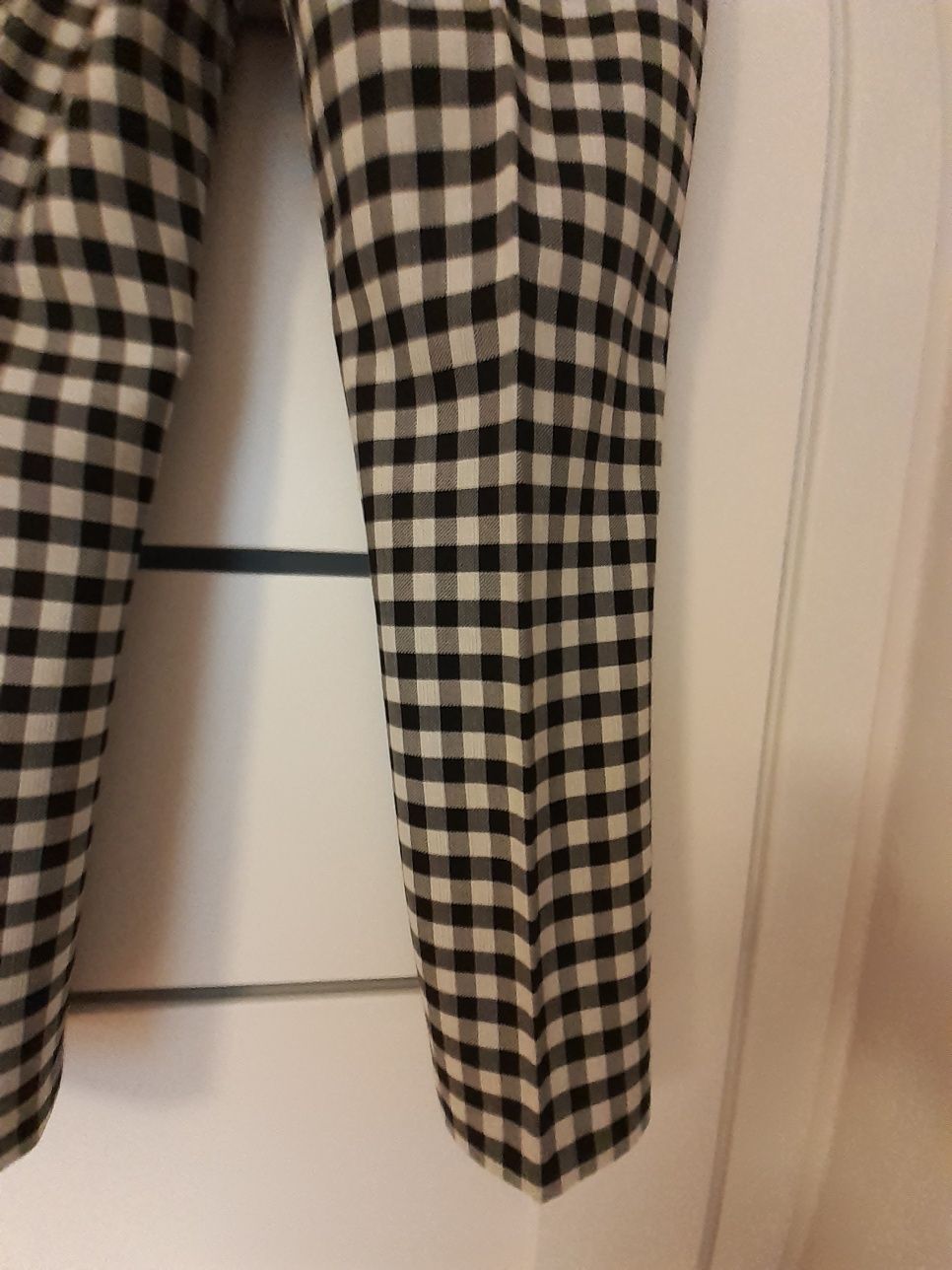 Spodnie cygaretki Zara r. M czarno- biała krateczka