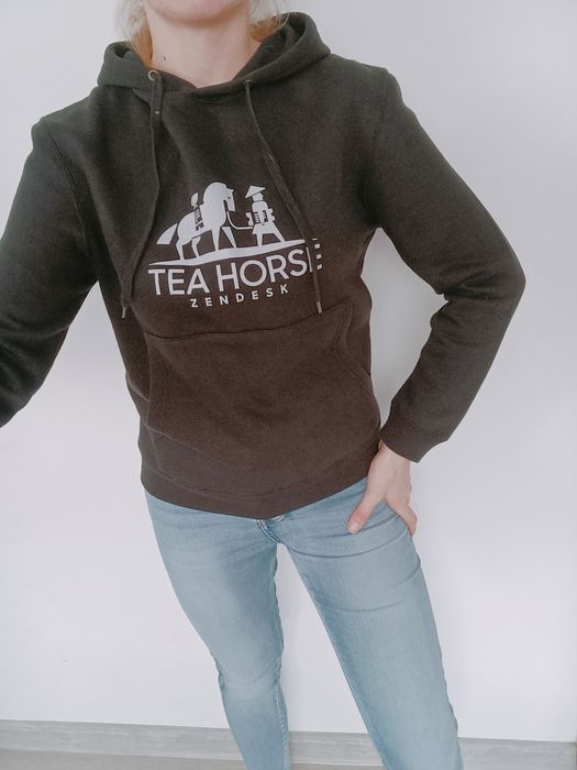 Czarna bluza dresowa z kapturem XS S M motyw konia