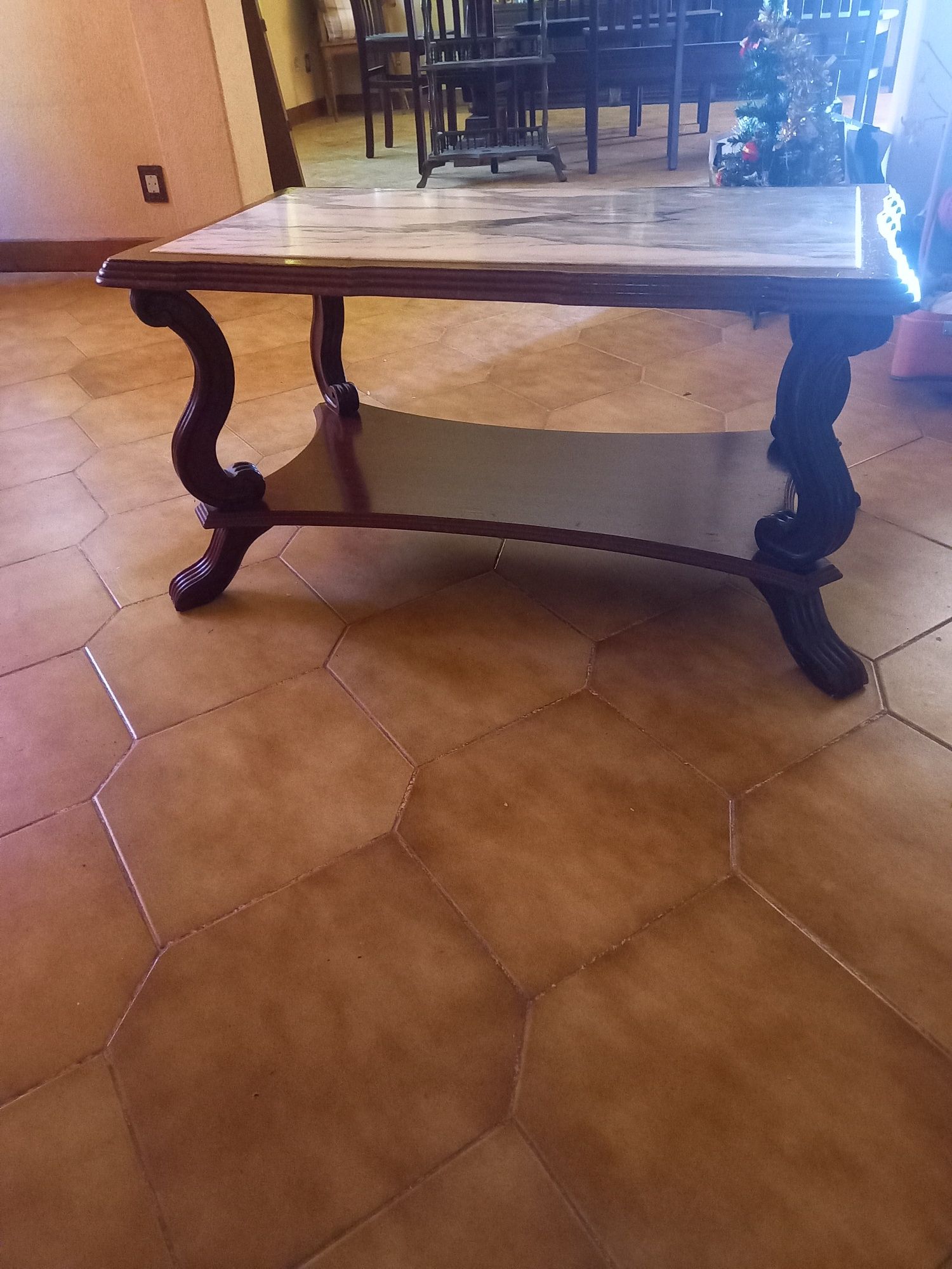 Mesa de sala em madeira e mármore