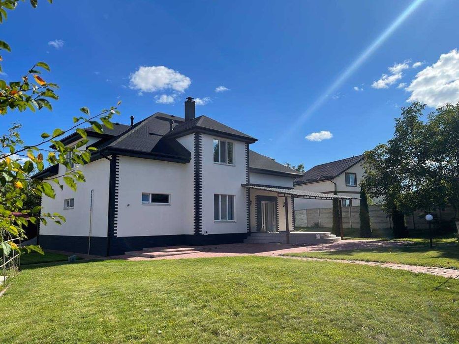 Сучасний будинок з купою переваг для щасливого життя вашої родини