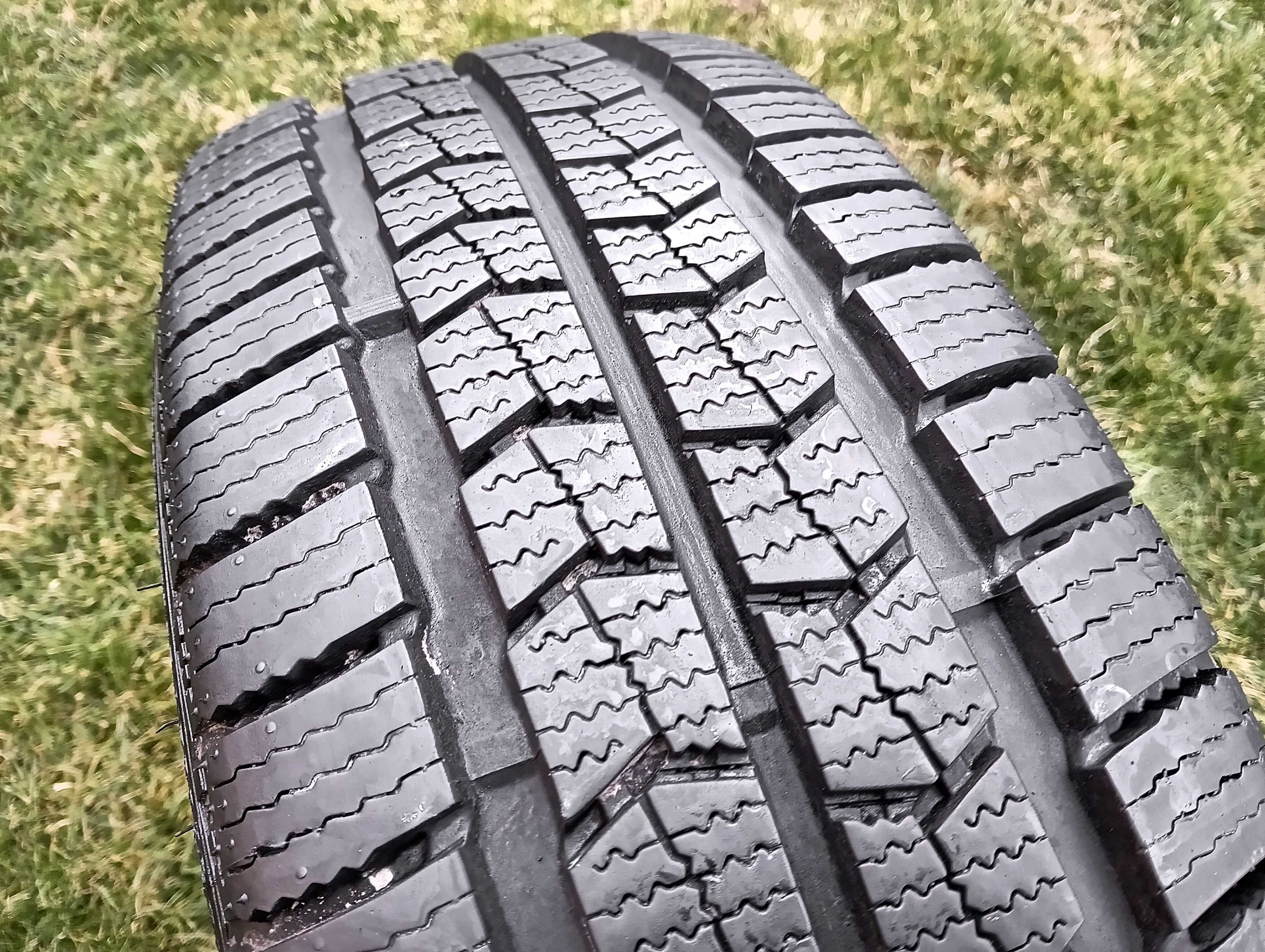 opona 225/70/15C Nexen Winguard WT1 1 sztuka 9mm  2024
