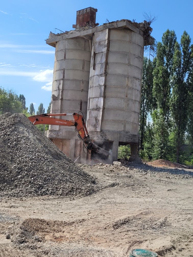 Демонтаж зданий, цехов. Услуги экскаваторов.