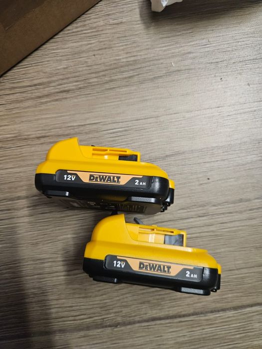 2 baterię DeWalt 2 aH