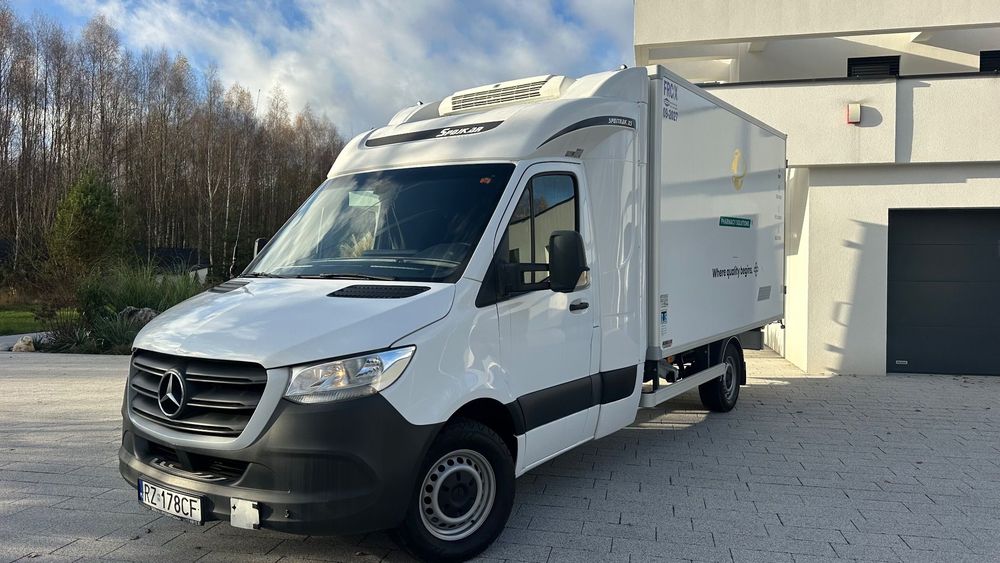 Mercedes-Benz Sprinter 319 cdi 3.0 automat  Sprinter 319 3.0 cdi/ automat / 8 palet / mroznia /thermo king