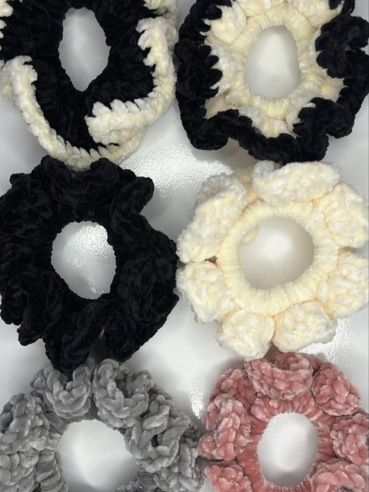 Scrunchie śmietankowa gumka do włosów