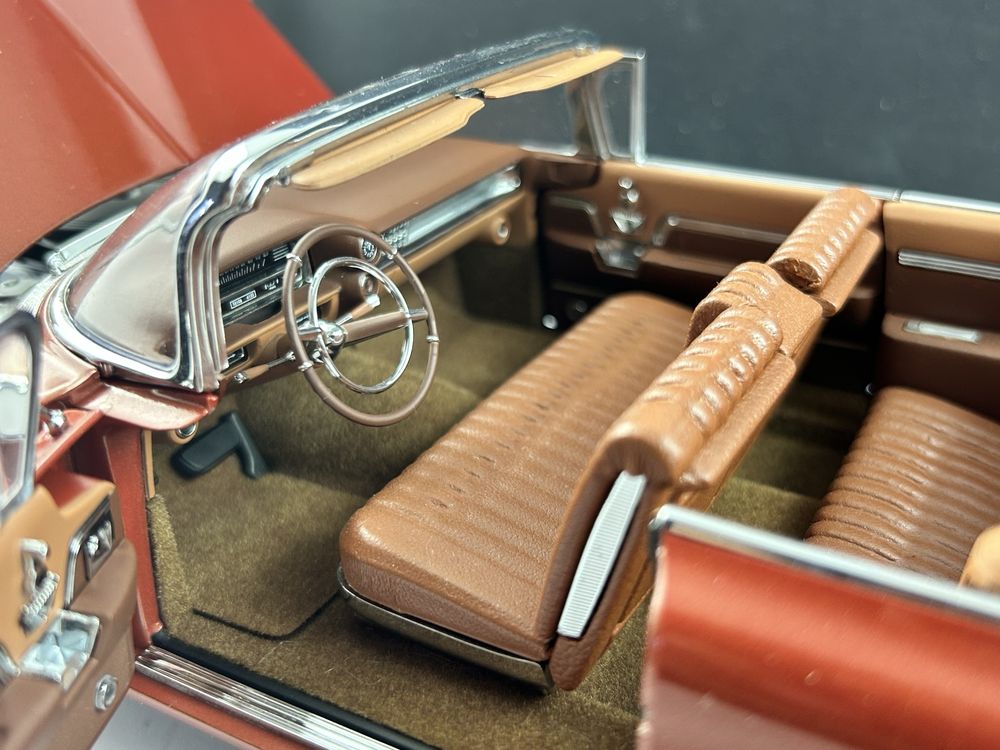 AUTOart Cadillac Series 62 1/18