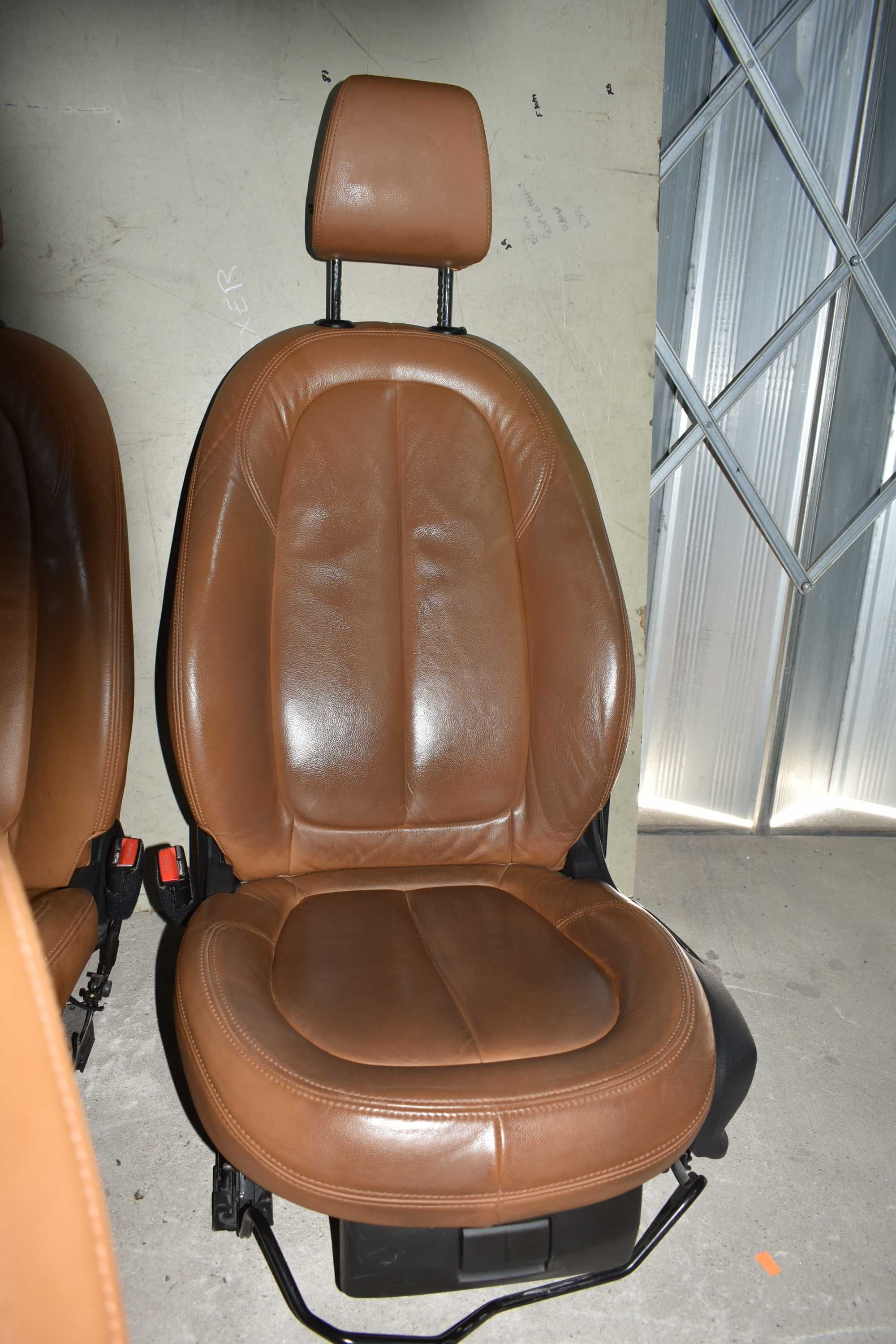Bancos castanhos bmw f45