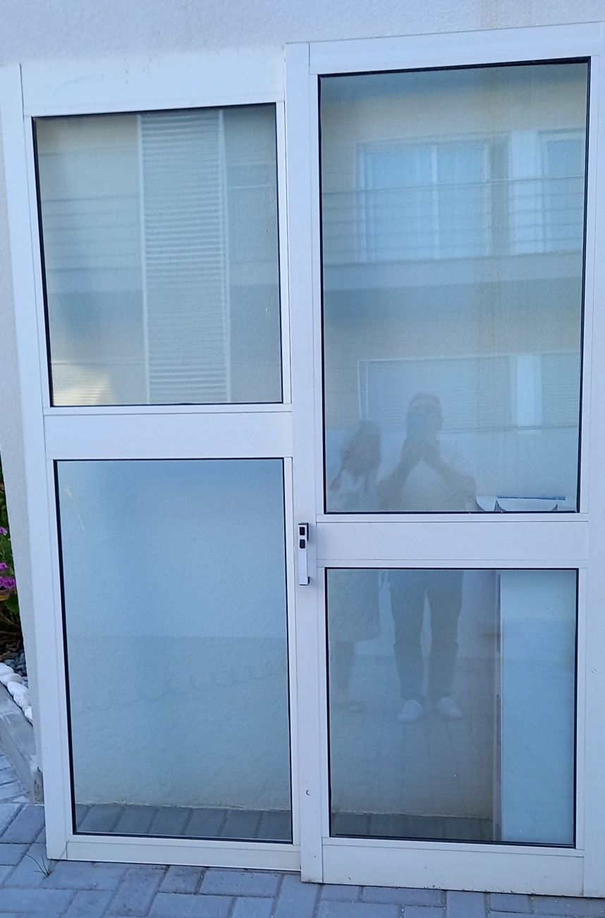 Vendo janelas e portas com vidro duplo em aluminio,com caixilho