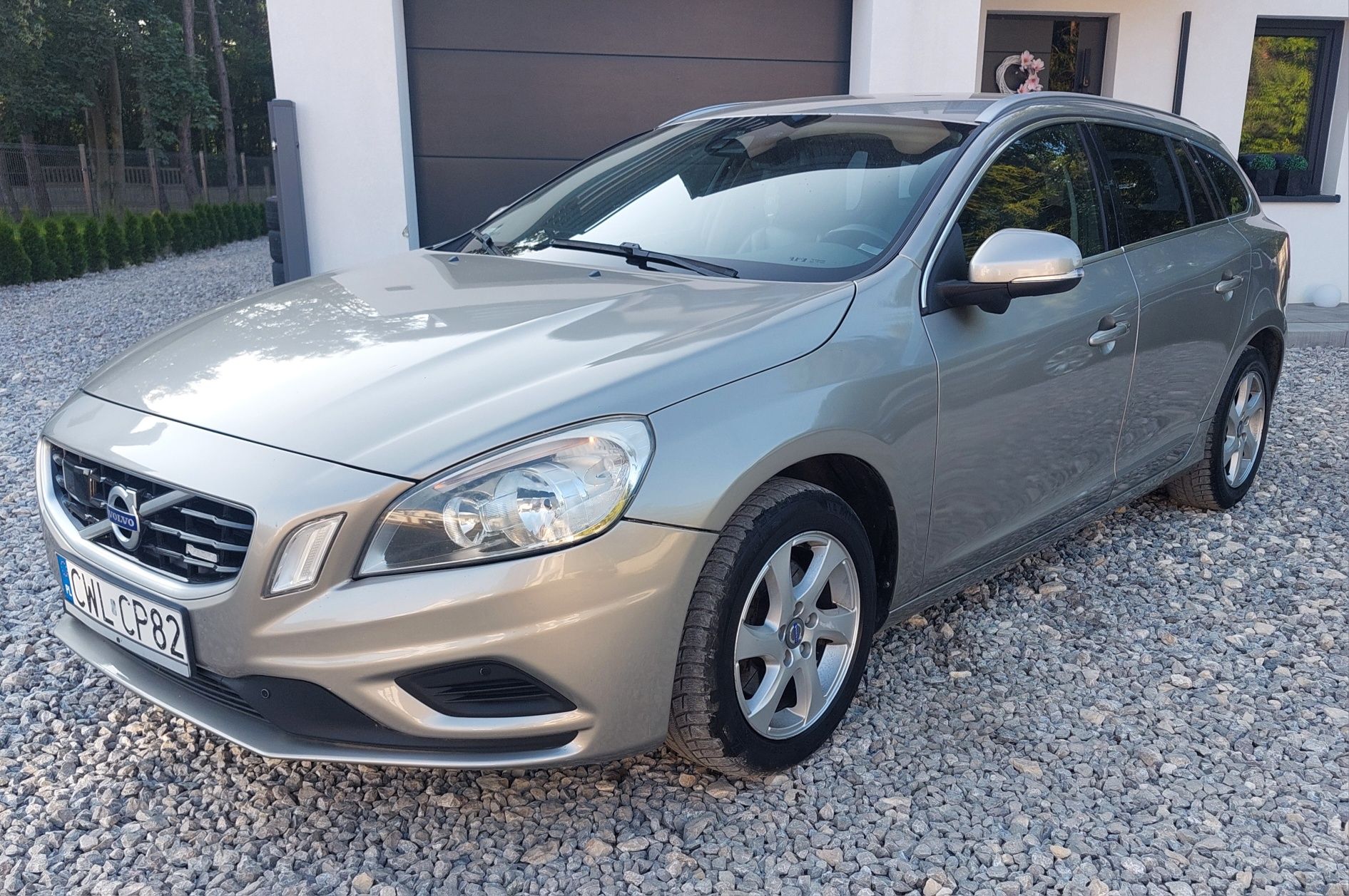 VOLVO V60 R-design # Navi # Skóra # Radar