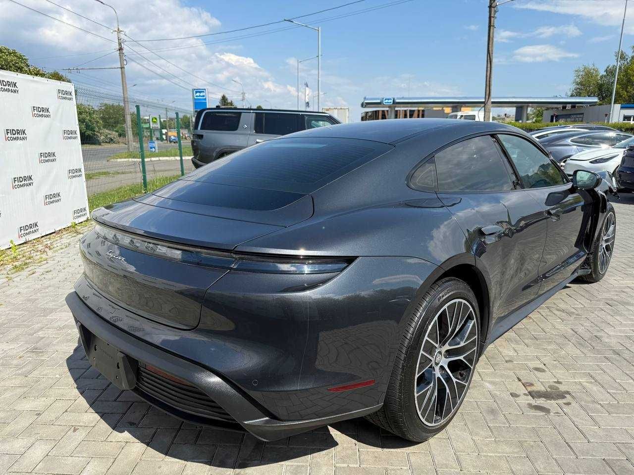 PORSCHE Taycan 2021