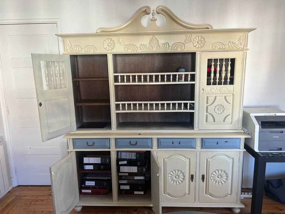 Conjunto armário, mesa e 2 cadeiras retrô