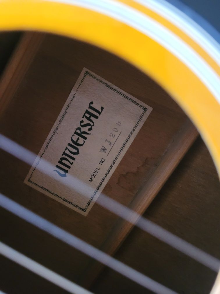 Gitara akustyczna Universal