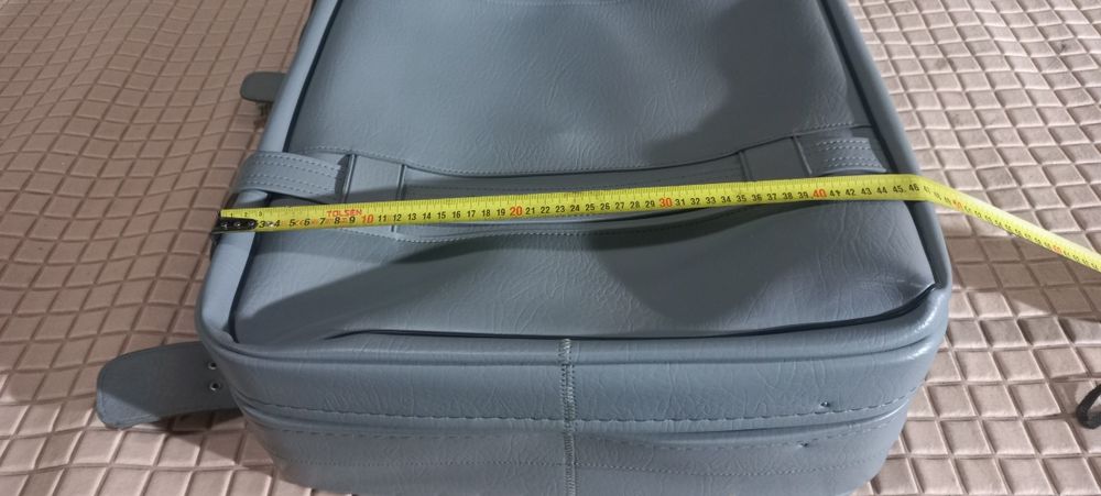 Шкіряний чемодан,  1990 року виготовлення,  з ключами, гарний стан