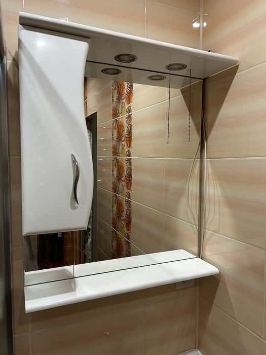 Дзеркало з полицею для ванної кімнати