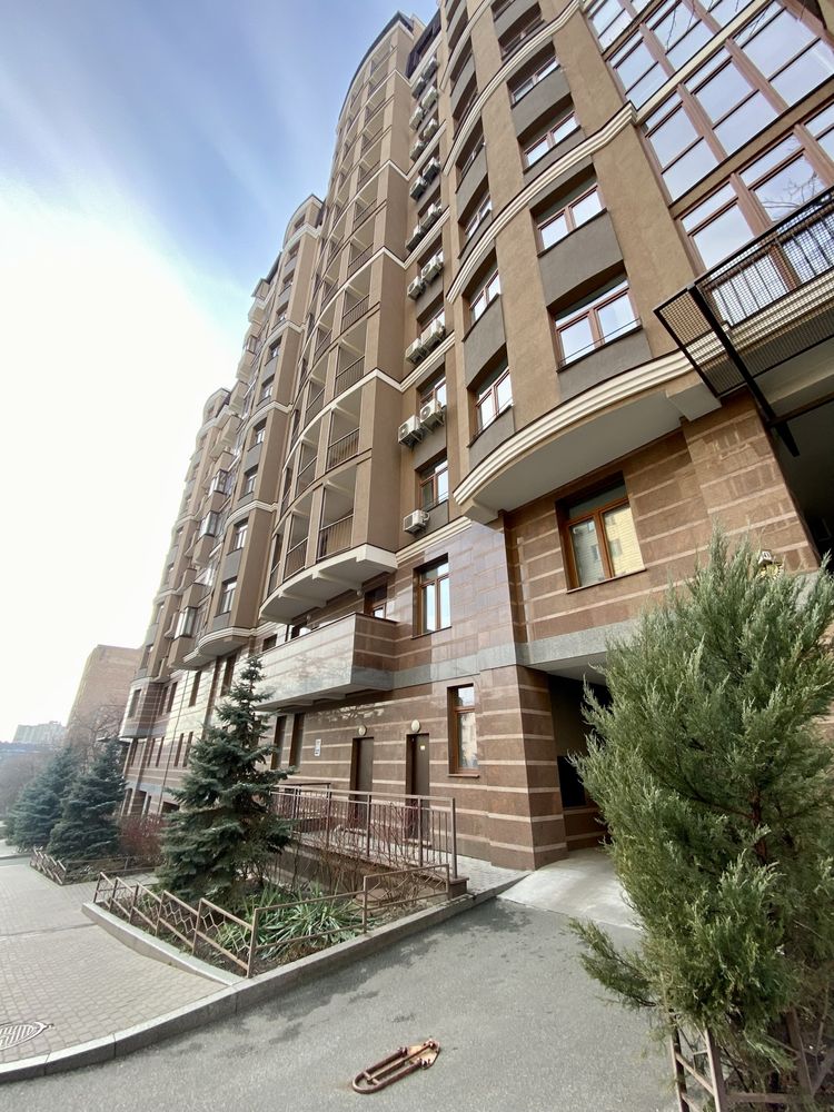 Продам Підземне Паркомісце Київ вул.Гоголівська 43 Торг