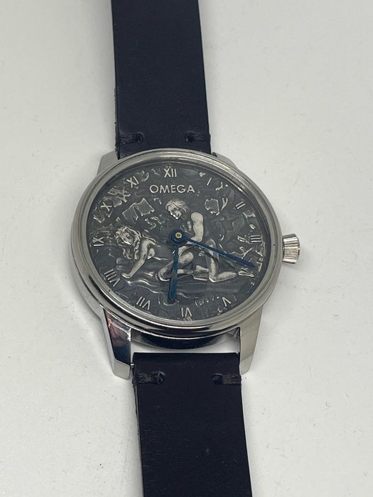 Ексклюзивний годинник Omega із срібним циферблатом