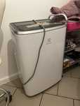 Klimatyzator przenośny Electrolux EXP34U338HW.