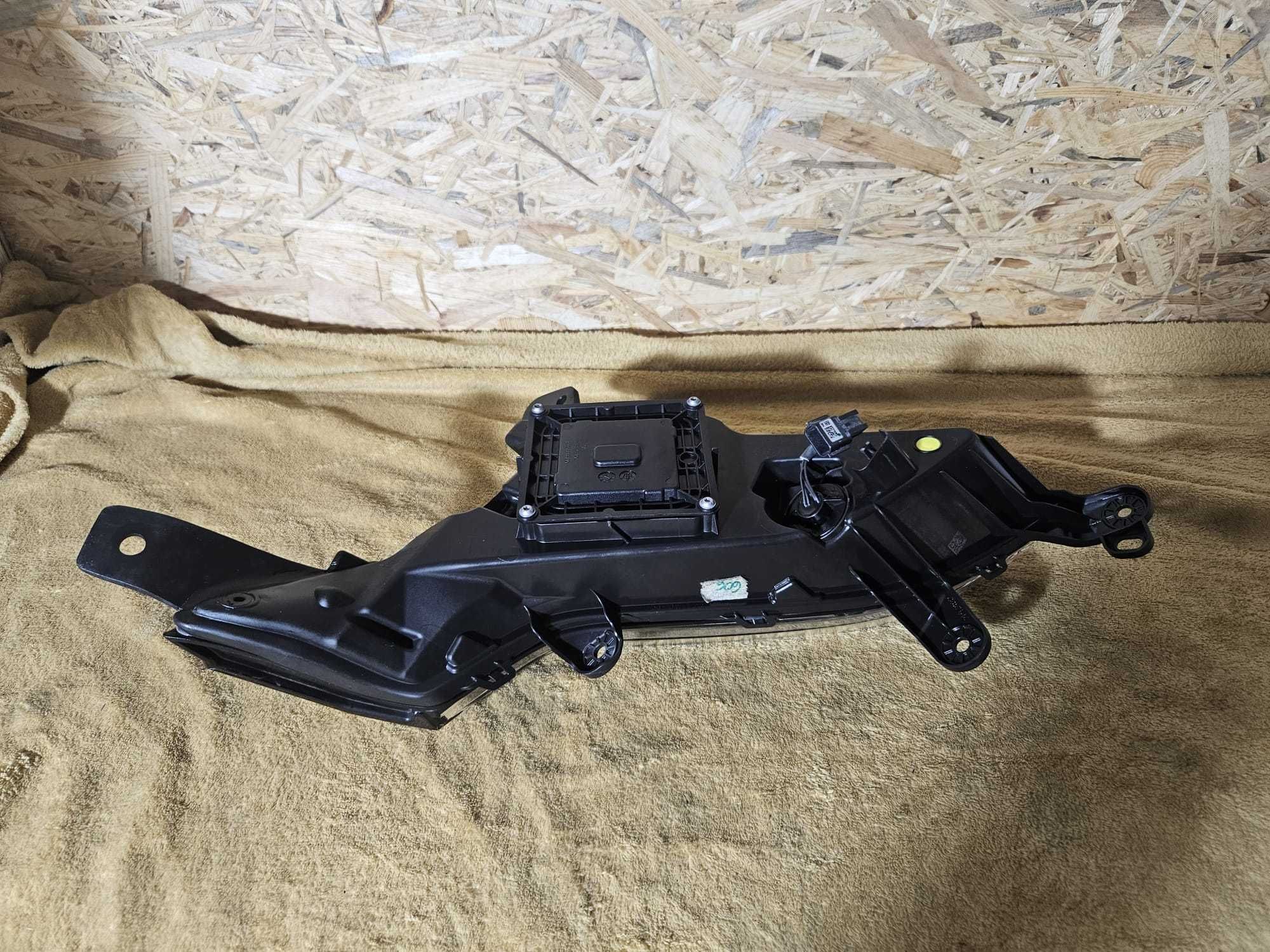 OKAZJA Renault Megane 5 e-tech LED halogen lewy przód ORYGINAŁ