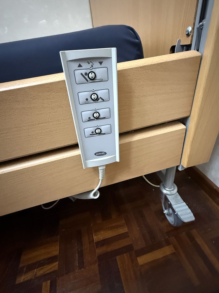 Cama articulada praticamente nova