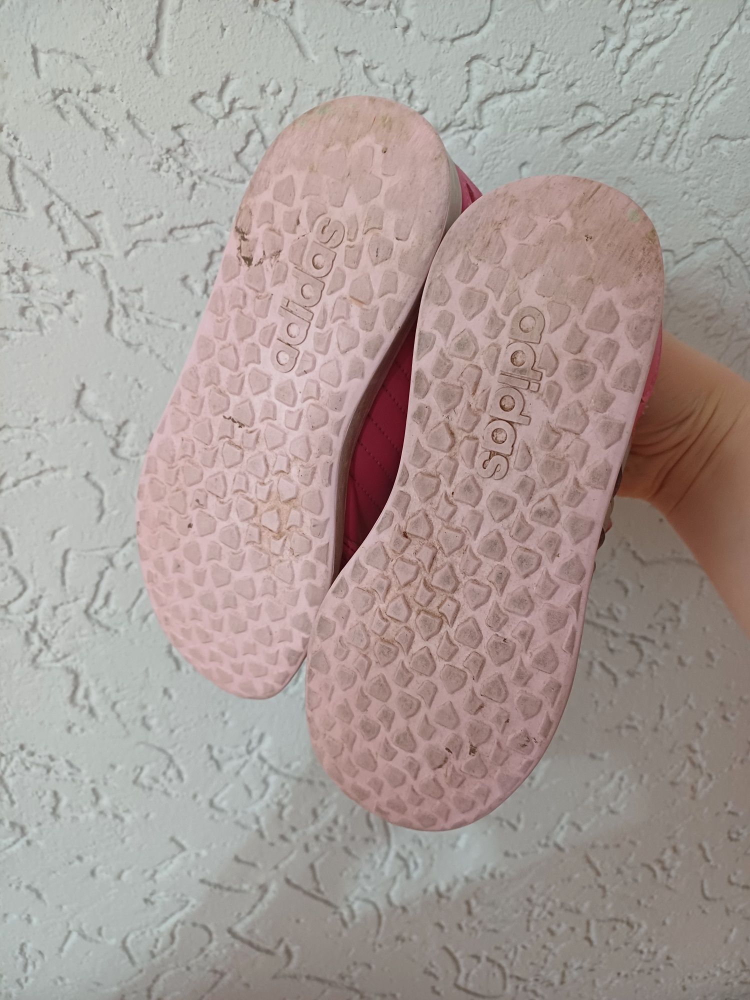Buty adidas r.33 różowe dla dziewczynki, sportowe